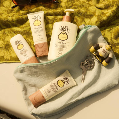 Sun Bum Daily SPF 50 - Loción corporal de protector solar de amplio espectro hidratante con vitamina E - Vegano y conforme con la Ley 104 de Hawái (sin octinoxato ni oxibenzona) - Testado por