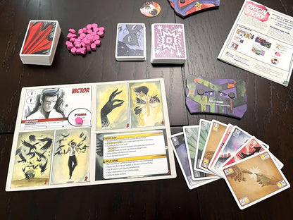 Stonemaier Games: Origin Story por Jamey Stegmaier y Pete Wessinger | Un juego de mesa de estrategia de bazas sobre crear superhéroes o supervillanos para adultos y familia | 1-5 jugadores, 45 min