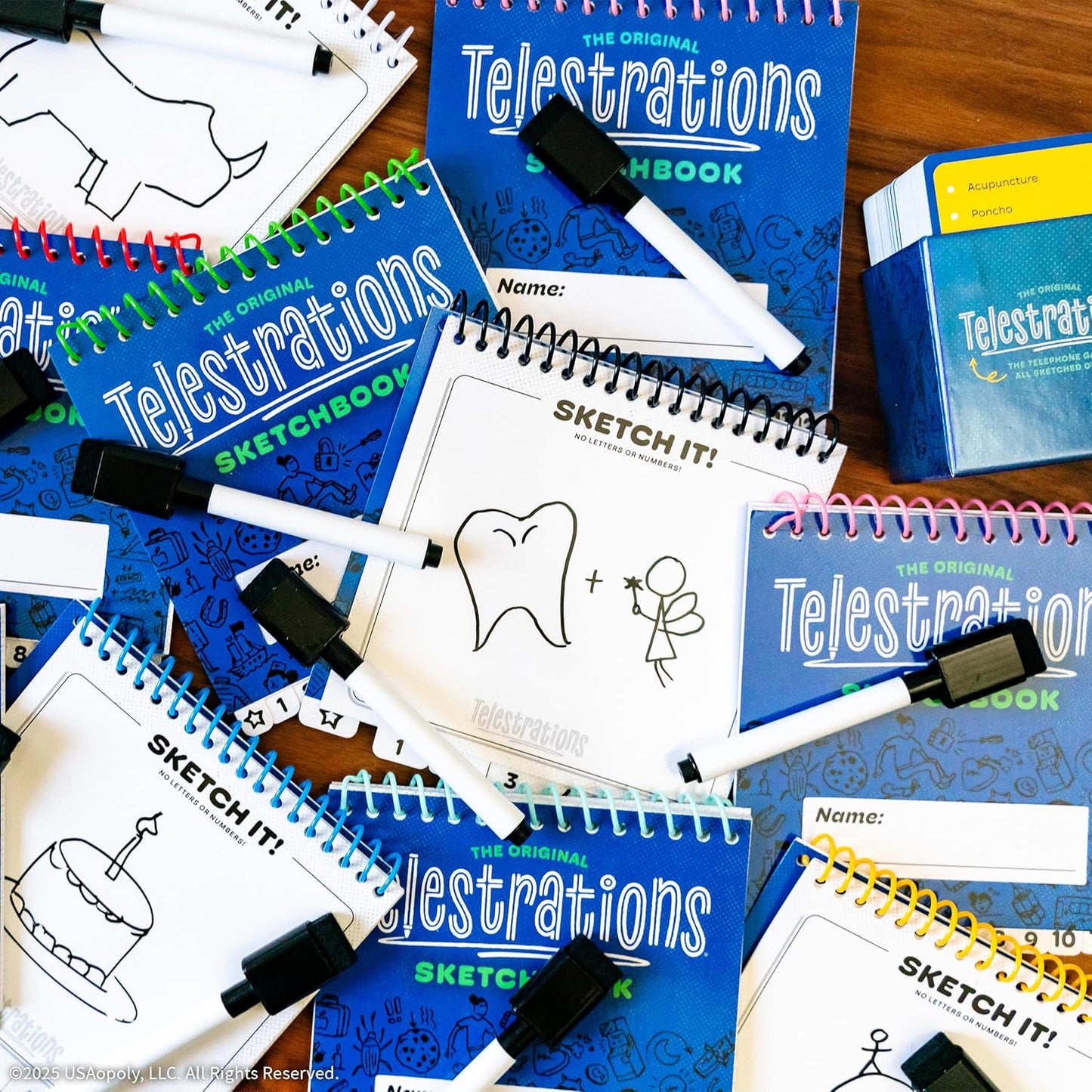 Telestrations - Juego de mesa para 8 jugadores de segunda edición, galardonado juego de fiesta divertido e impredecible imprescindible con un nuevo aspecto, dibuja lo que lees y luego adivina lo que