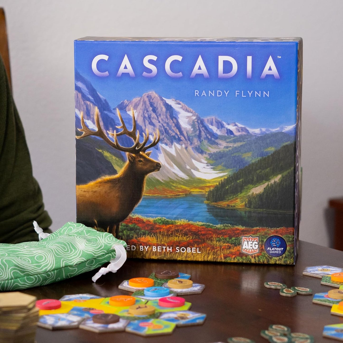 AEG y Flatout Games | Cascadia - Juego de mesa galardonado ambientado en el Noroeste del Pacífico | Fácil de aprender | Rápido de jugar | A partir de 10 años+