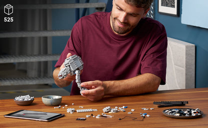 LEGO Star Wars at-at Walker - Juego de construcción para adultos, a partir de 18 años, coleccionable y decoración de habitación para oficina, dormitorio o estante de libros, actividad para hombres