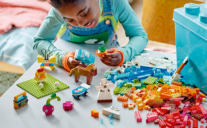 LEGO Bloques de construcción clásicos y vibrantes de caja de ladrillos – Juguetes sensoriales y de aprendizaje para niños y niñas, a partir de 4 años – Juguetes preescolares – Regalo para cumpleaños – 11038