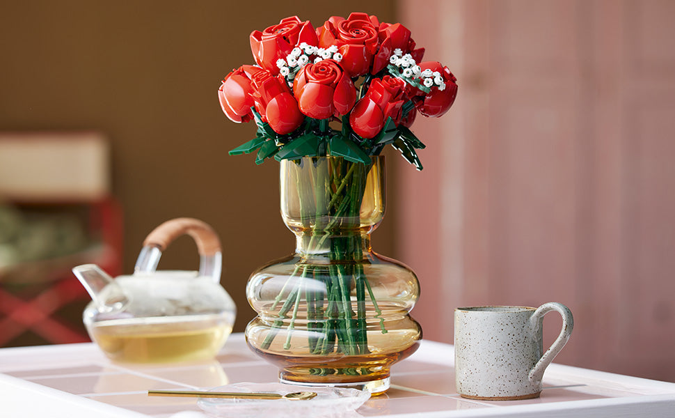 LEGO Botanicals - Ramo de rosas artificiales, juego de construcción de rosas rojas falsas para adultos, mayores de 18 años, regalos para el día de San Valentín para ella, decoración del hogar para